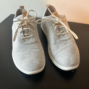 TOMS Women’s Cabrillo Chambray Sneaker, size 9